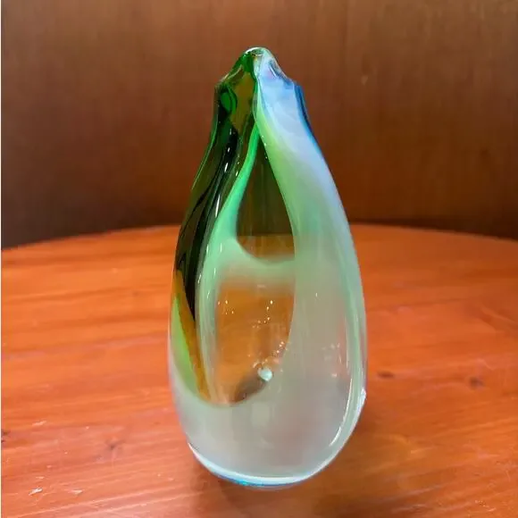 Michele Kaptur Hand Blown OIpaline Glass Vase - Picture 3 of 5